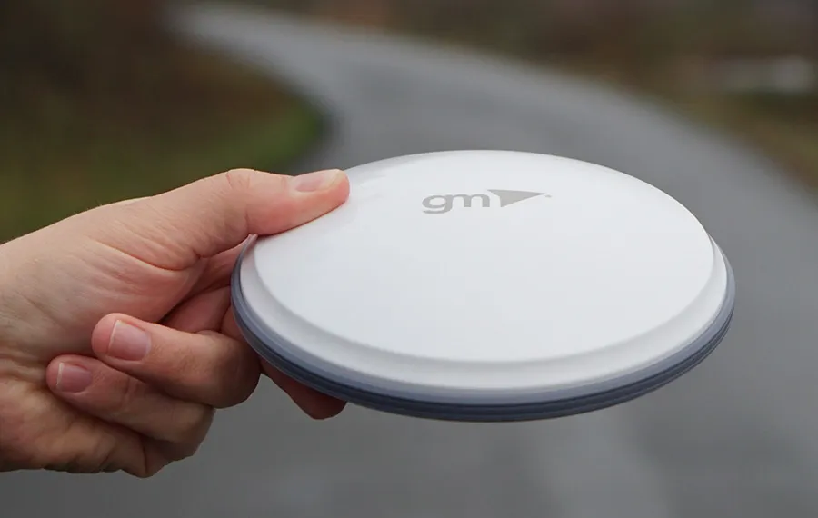 Compact but reliable GNSS receiver for Agricultural Guidance